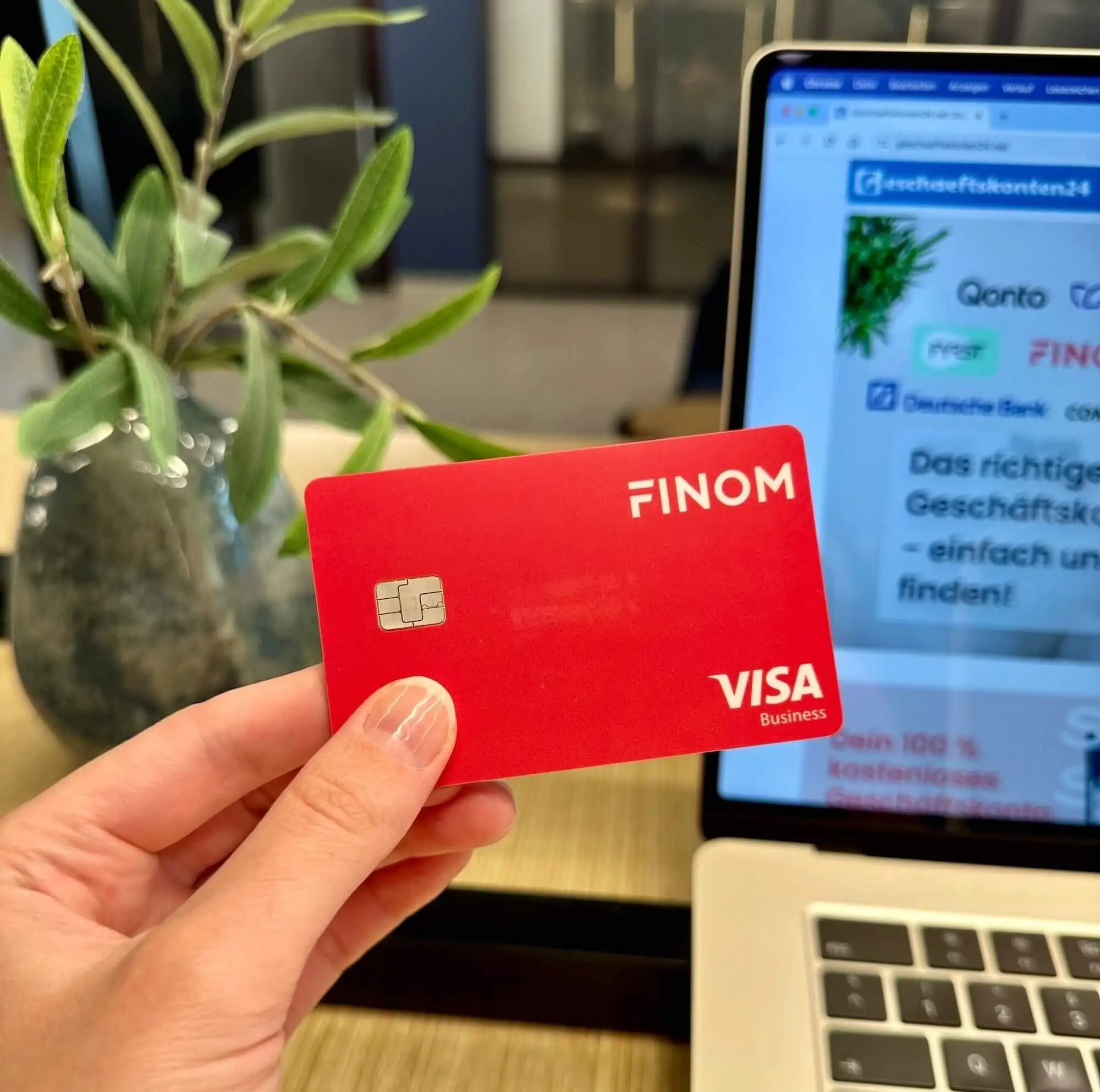 Finom: Modernes Online-Geschäftskonto mit kostenloser Visa-Karte.